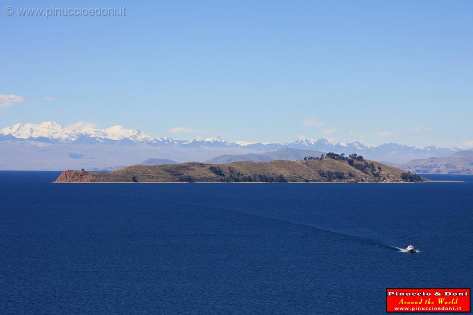 BOLIVIA - Isla della Luna vista da Isla del Sol - 2.jpg